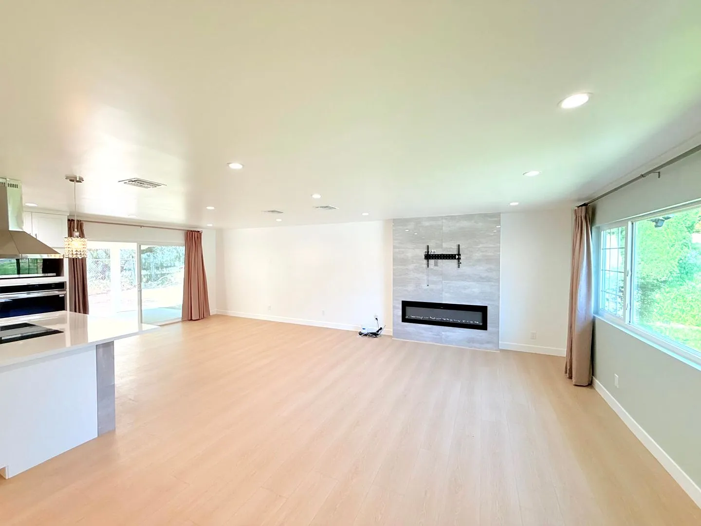 10837-10839 Fellows Avenue — Photo 4