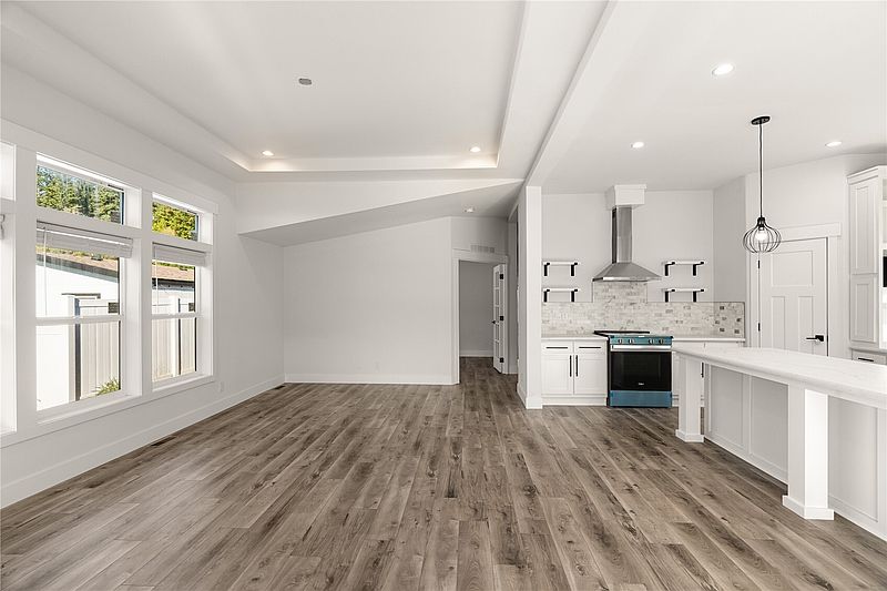 4th image of 1019 Stanford Drive #65