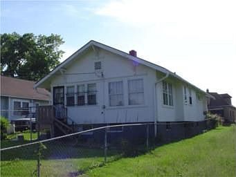 2nd image of 2553 Hiawatha St