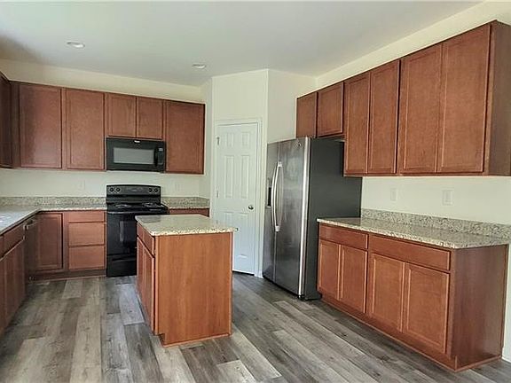 3rd image of 1597 Garden View Dr