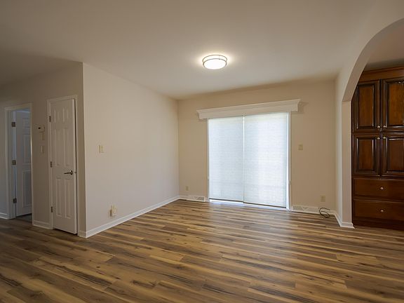 3rd image of 100 Pinetree Ln