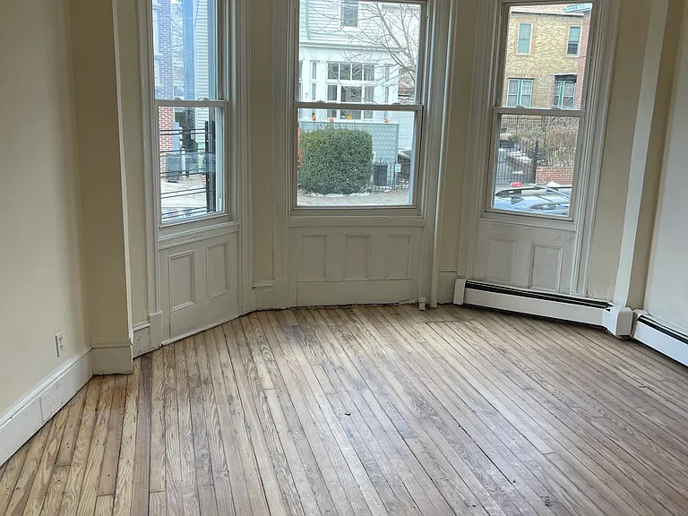 6 Webster Ave #1L — Photo 4