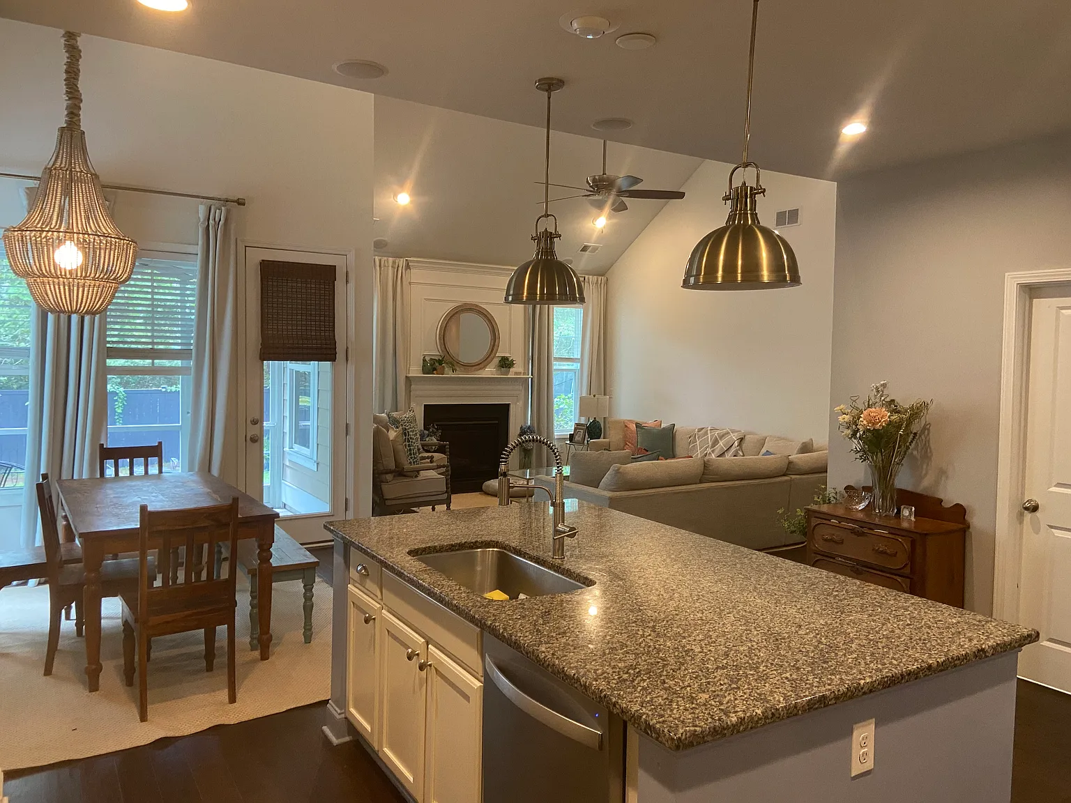 4 bed, 2719 sqft, $5,500 — Photo 3