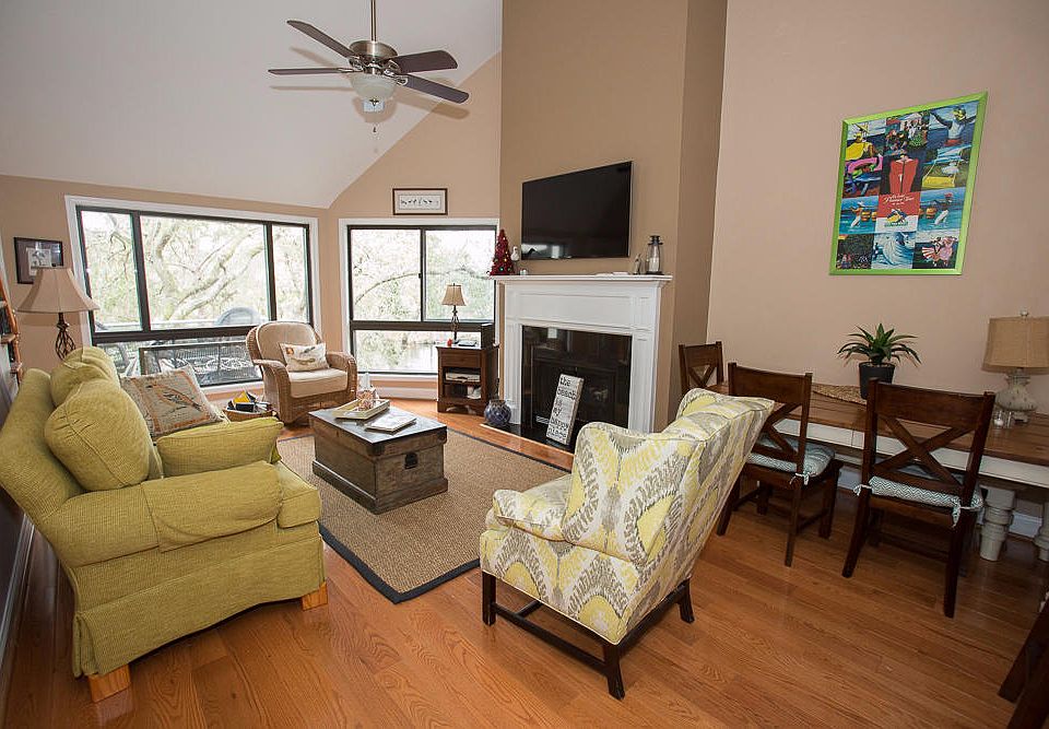 1st image of 210 Little Oak Dr