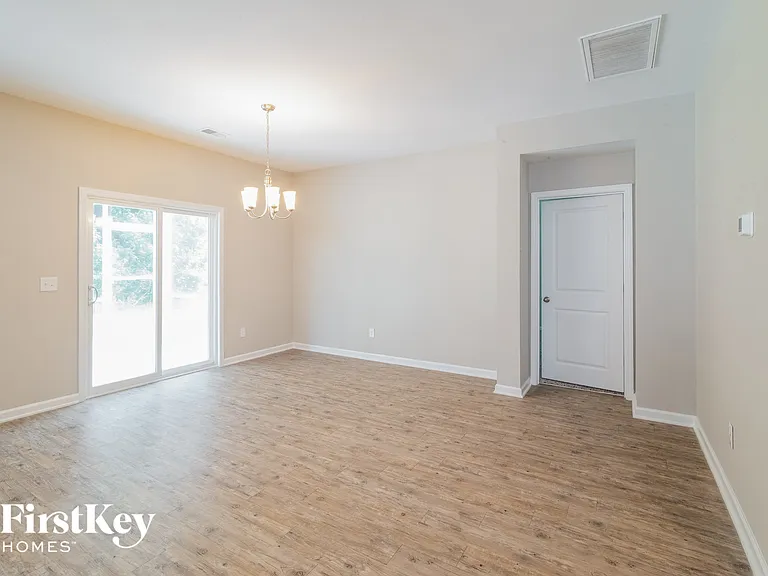 510 Wayton Cir — Photo 4