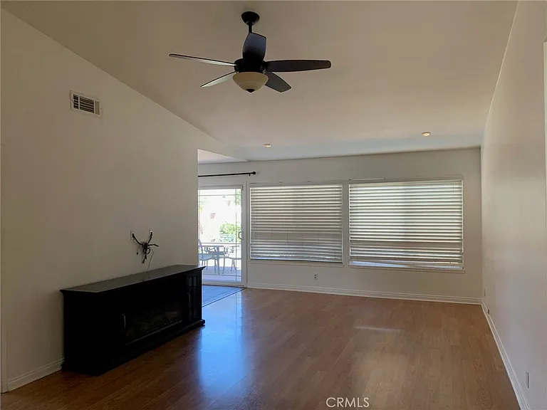 3882 Greenwood St — Photo 8