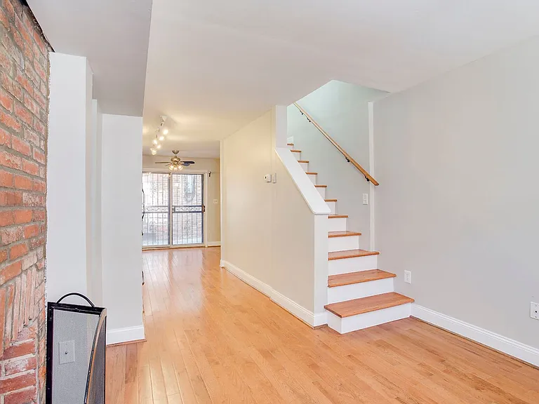 7 E Hamburg St — Photo 6