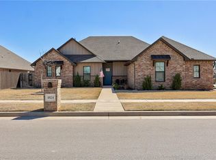 4824 Hambletonian Ln, Mustang, OK 73064