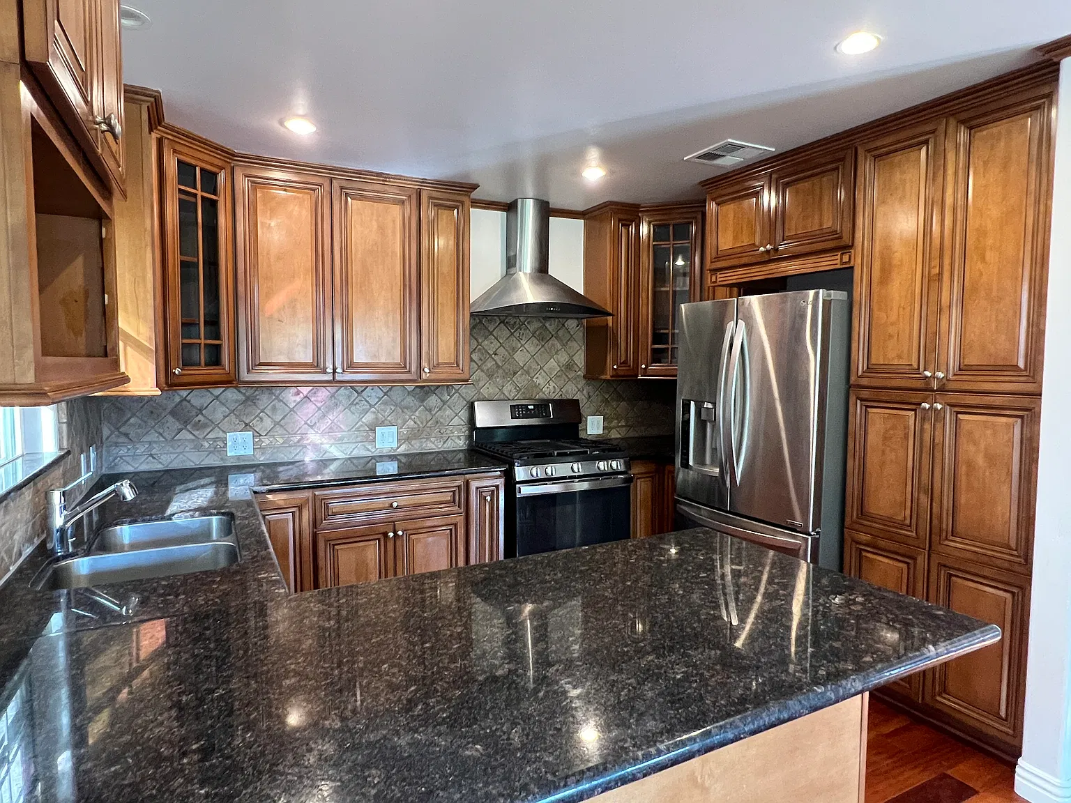 4610 Dyer Street — Photo 4