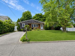 34 Barrett Avenue, Bayport, NY 11705