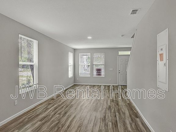 4th image of 715 Pippin St