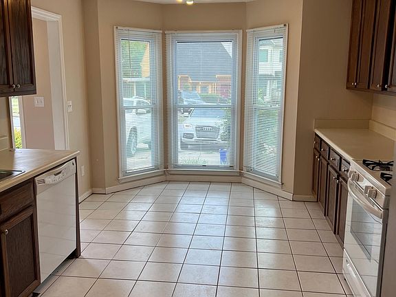 4th image of 1210 Magnolia Way SE