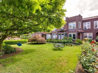 4353 NE Halsey St APT 4, Portland, OR 97213