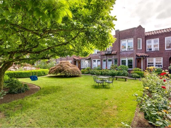 4353 NE Halsey St APT 4, Portland, OR 97213
