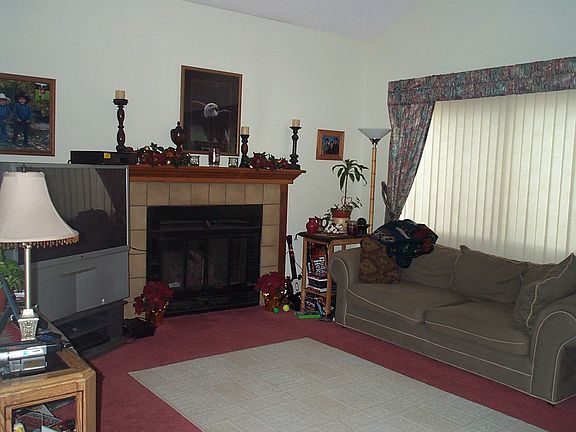 livingroom/gas fireplace