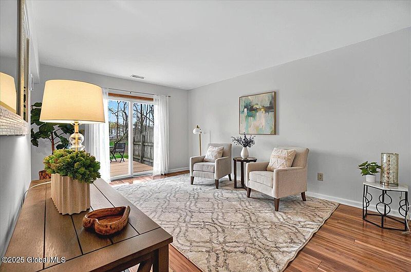 5th image of 17 Louis Avenue UNIT B