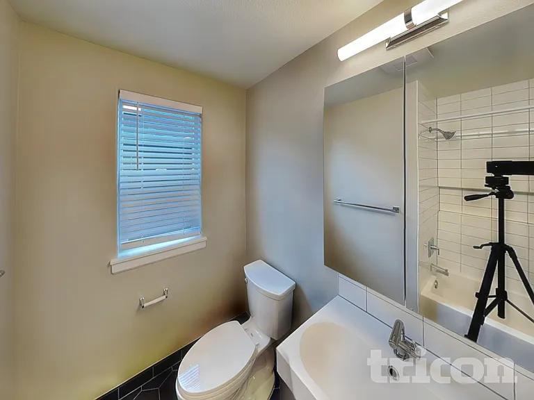 6007 NE 60th Ave — Photo 13