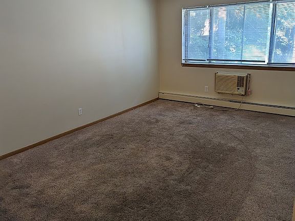2nd image of 2820 W Kilbourn Ave #204