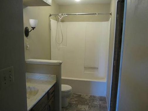 5th image of 104 Sharon Ln