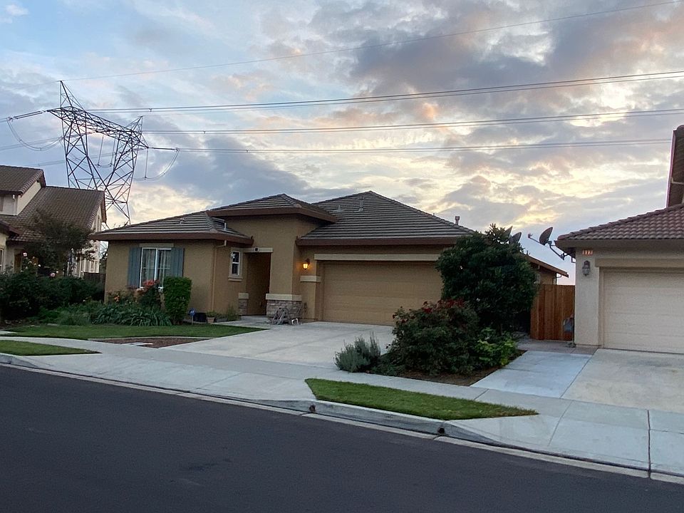 2nd image of 536 Lake Park Ct