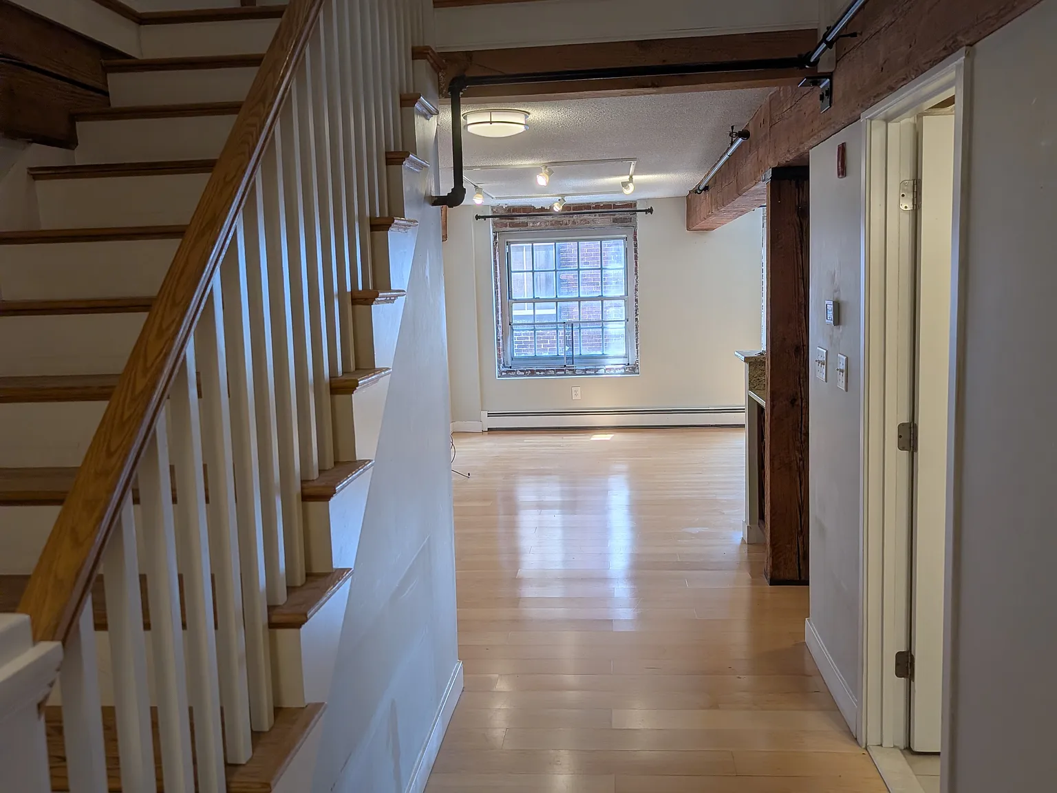2 bed, 1.5 bath, 1276 sqft, $2,200 — Photo 3