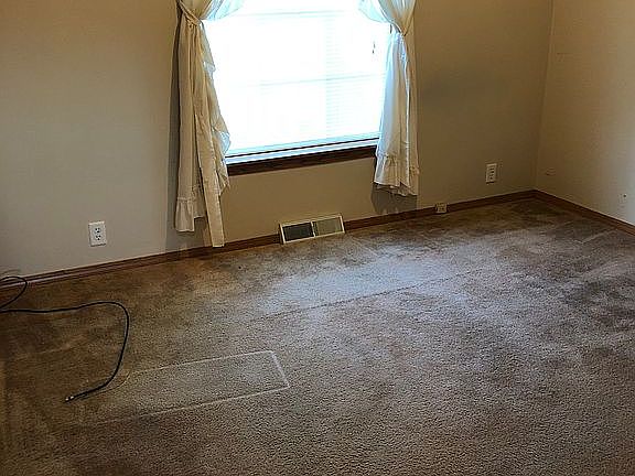 4th image of 419 Birds Nest Ln