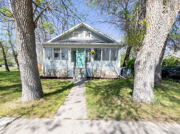 8 N 2nd St W, Magrath, AB T0K 1J0