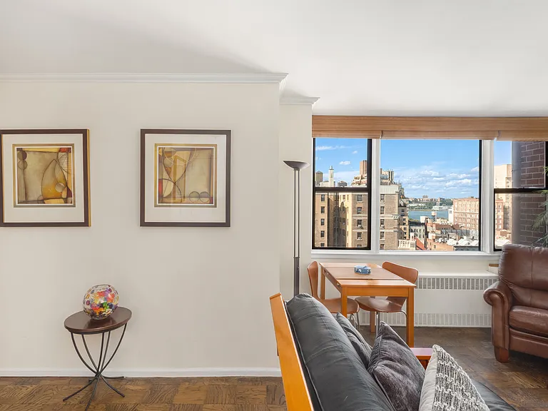 200 W 79th St #16S — Photo 4