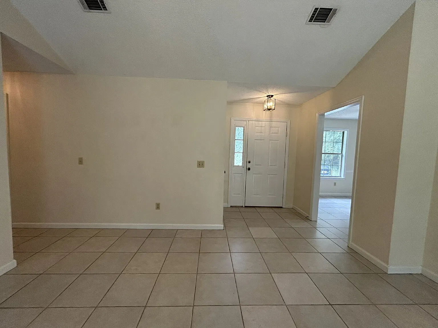 3 bed, 2.0 bath, 1472 sqft, $1,650 — Photo 3