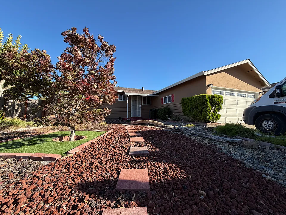 1808 Ronie Way