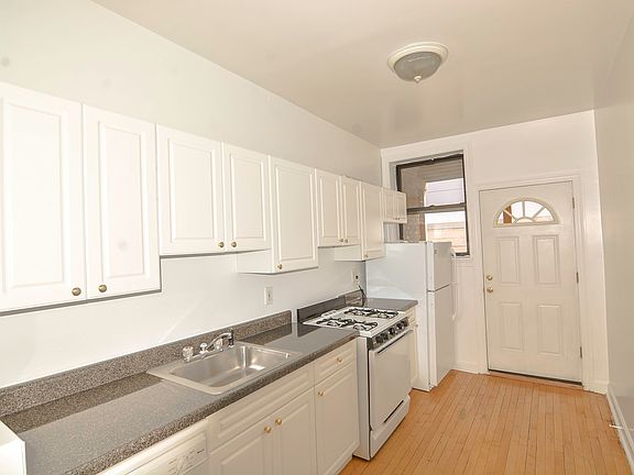 2nd image of 815 W Waveland Ave APT 2N