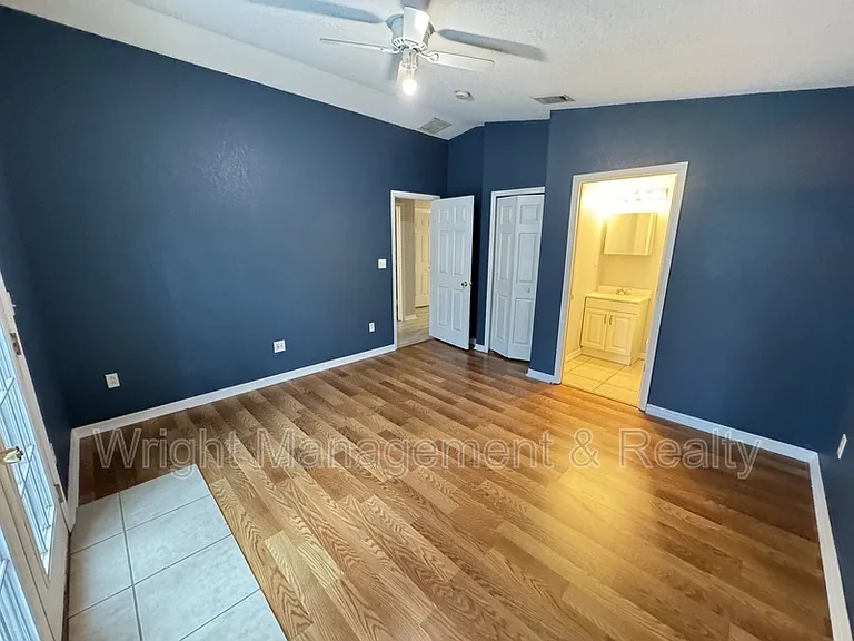 545 Pine St — Photo 9