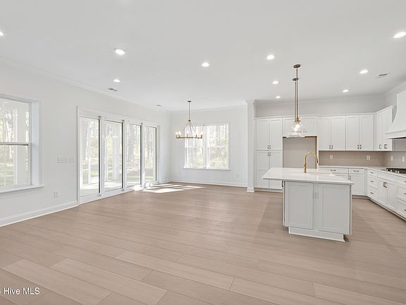 4th image of 1564 St Lucia Drive SW