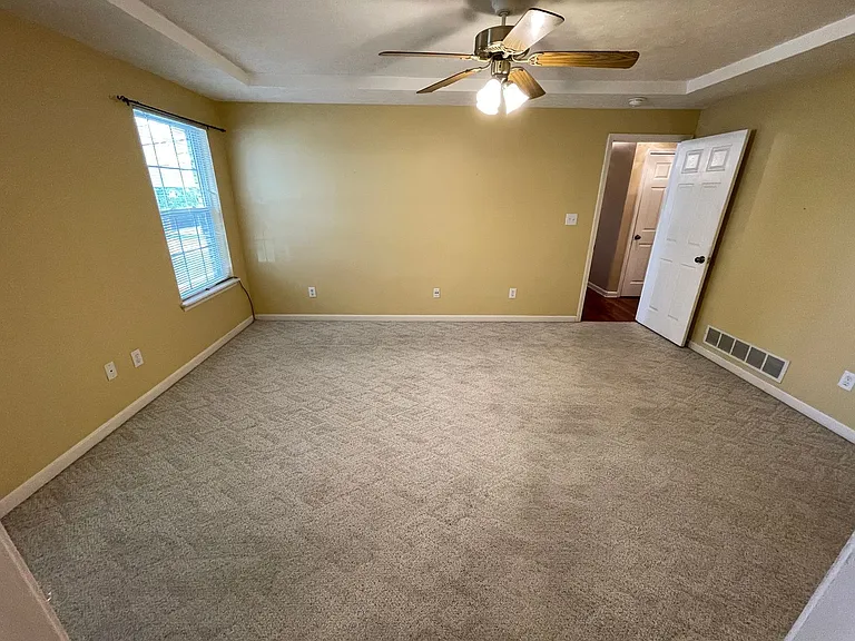 3914 Stone Hollow Dr — Photo 25