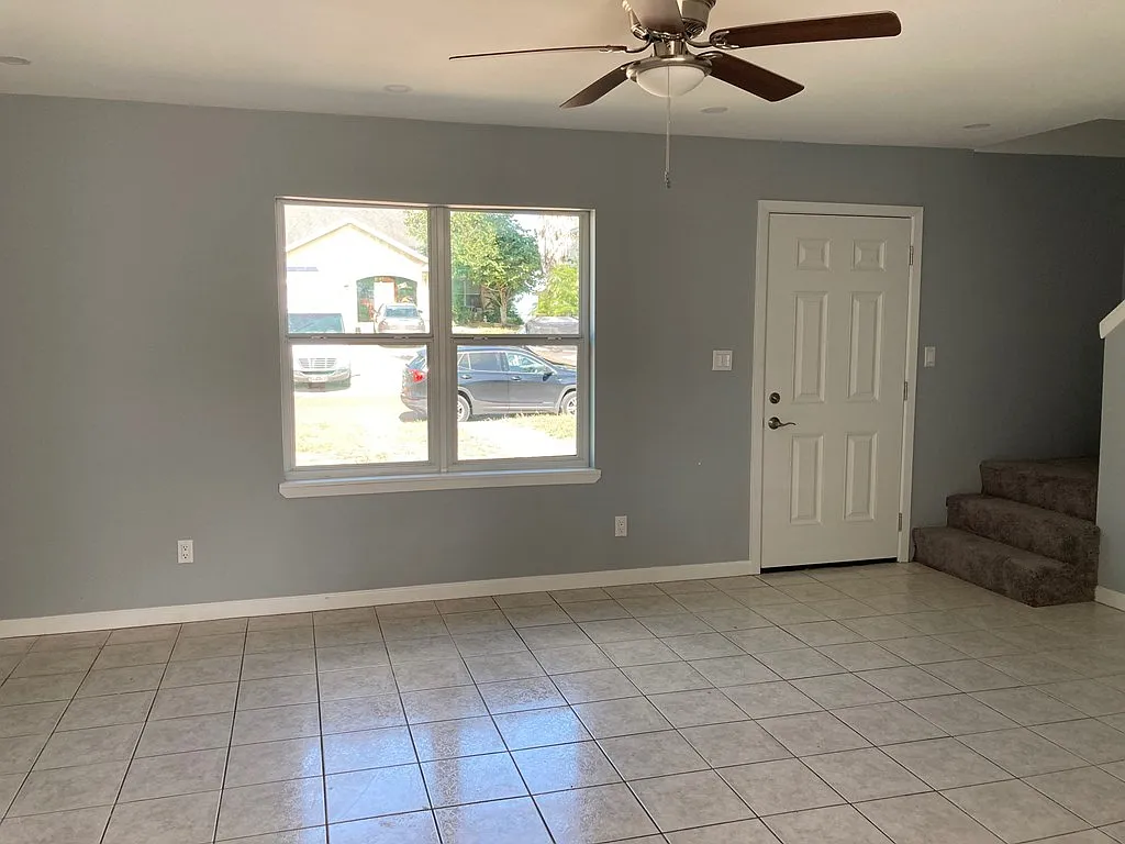 4 bed, 2.0 bath, 1739 sqft, $2,450 — Photo 2