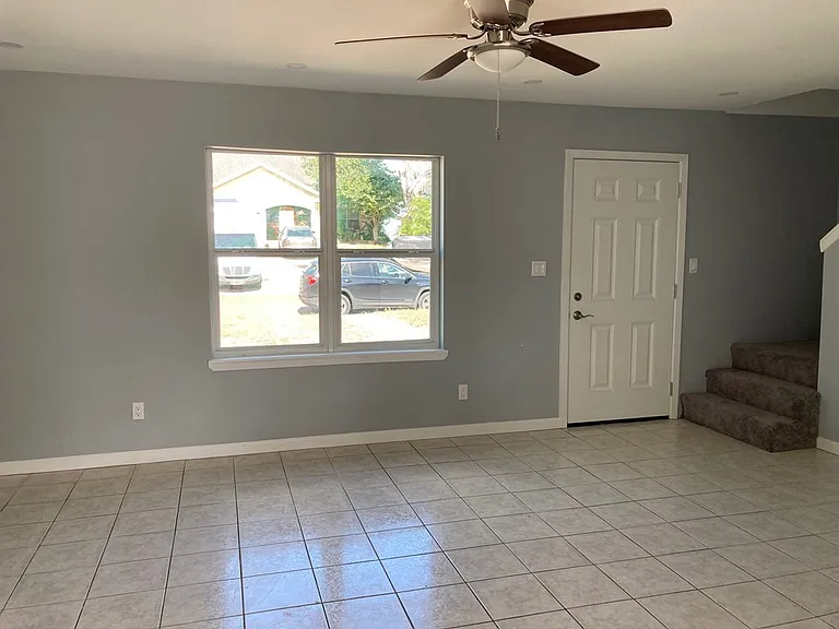 1657 N Shore Dr — Photo 2