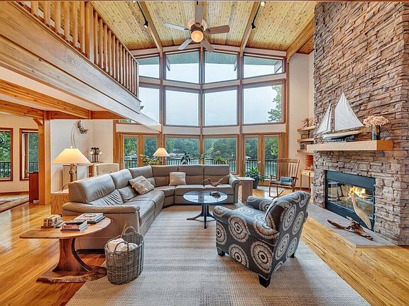 3rd image of 1409 Gowen Ln