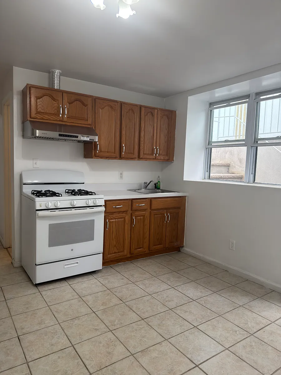 Building Photo - 375 Seaview Ave #1