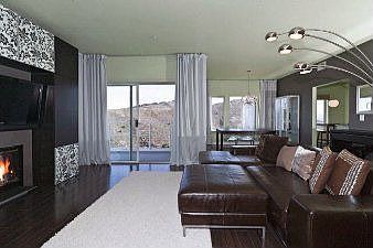 :: 823 Green Ridge Dr., #2