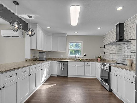 5th image of 2417 Baum Rd