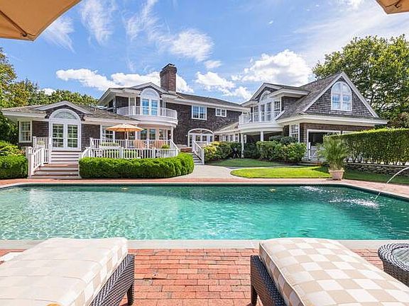 3rd image of 68 Quogue St
