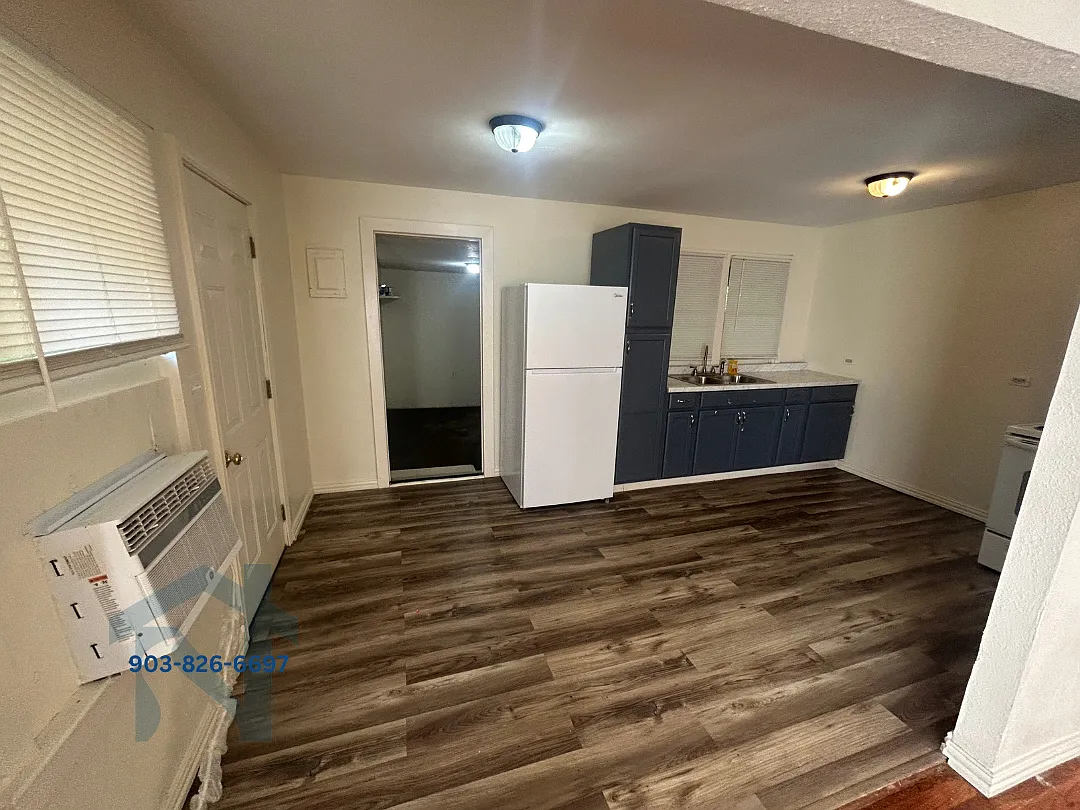 205 East Avenue A - 1 — Photo 2