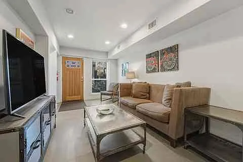 1 bed, 704 sqft, $2,500 — Photo 4