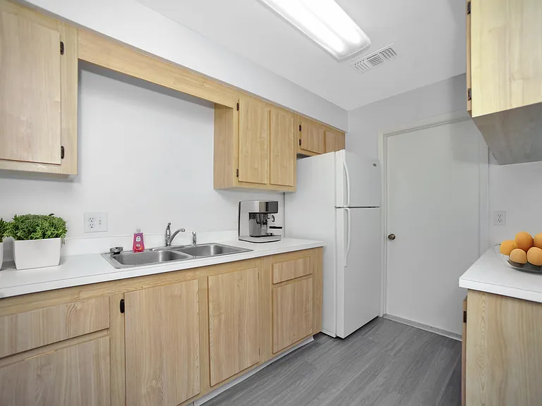 1354 Westover St #103 — Photo 4