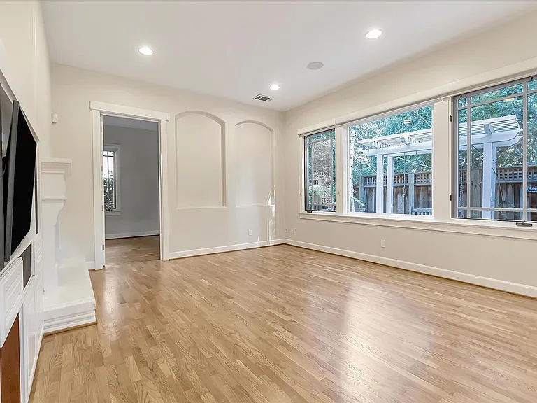121 Boyer Ln — Photo 11