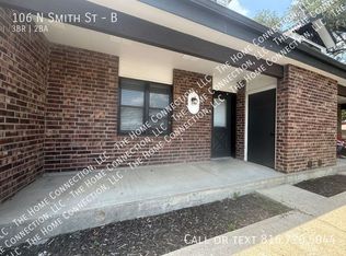 106 N Smith St #B, Smithville, MO 64089