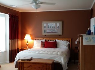 587 Tuscan View Dr, Elgin, IL 60124