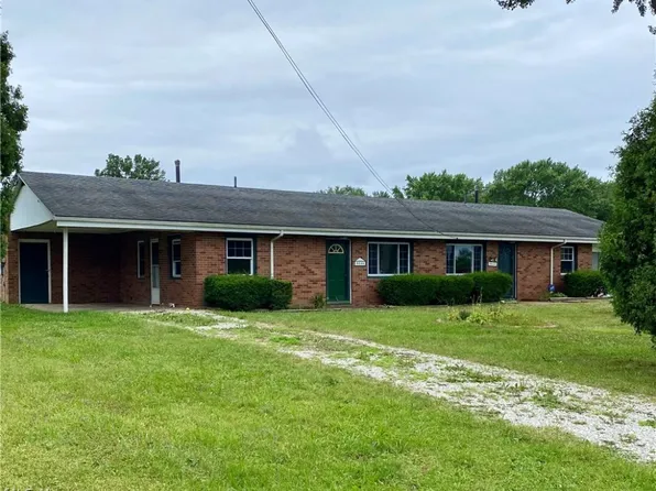 8644 Orchardvale St, Louisville, OH 44641
