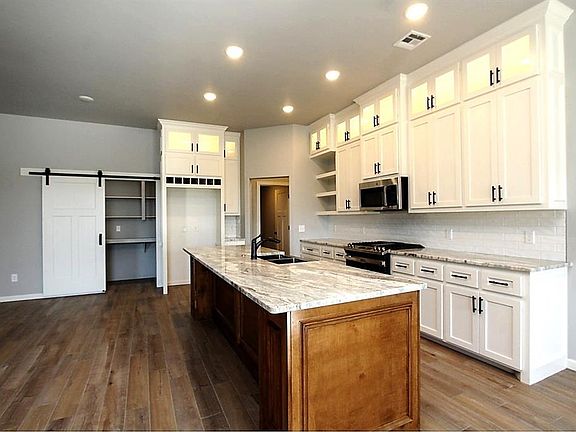 4th image of 2875 Redwood Ct
