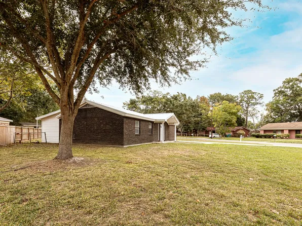 4703 Bronfair Ave, Pascagoula, MS 39581
